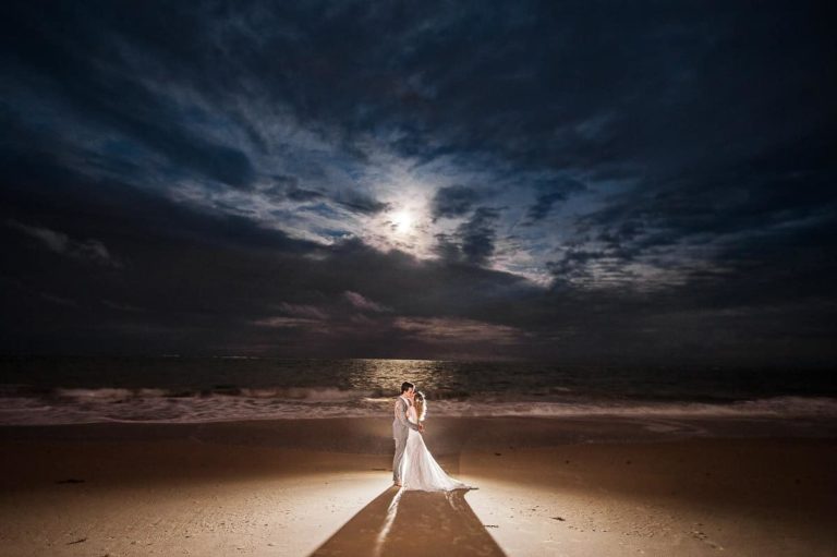 Casamento na Praia à noite